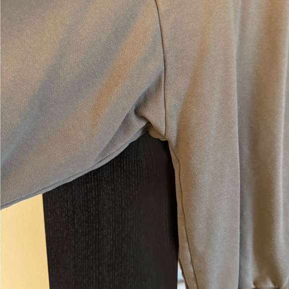 Alo Accolade Sweatshirt - Picture 8 of 8